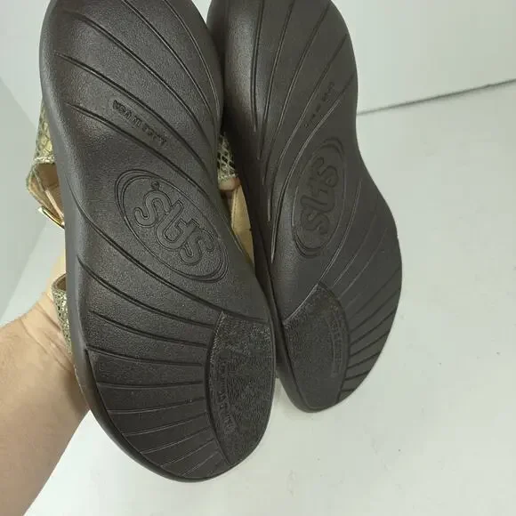 SAS Sandals Womens 6.5 Gold Strappy Lagenlook Cottagecore Comfort Made In USA - Picture 7 of 8